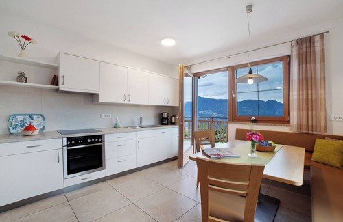 Tirolo Apartment | Apartment 'Oberötzbauer Alpenrose' with Mountain View, Shared Garden and Wi-Fi