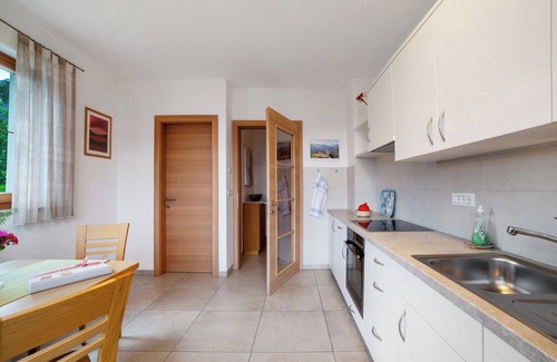 Tirolo Apartment | Apartment 'Oberötzbauer Alpenrose' with Mountain View, Shared Garden and Wi-Fi