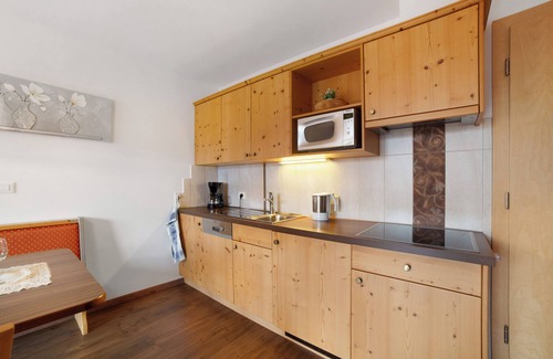 Tirolo Apartment | Apartment 'Oberötzbauer Enzian' with Mountain View, Shared Garden and Wi-Fi