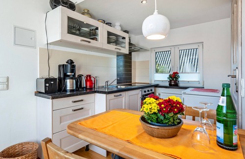 Pries Apartment | Apartment 'Öko Fewo Lachmöwe' with Balcony and Wi-Fi
