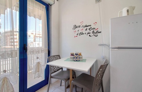 Municipio 3 Apartment | Apartment 'Oltremare' with Sea View, Wi-Fi and Air Conditioning