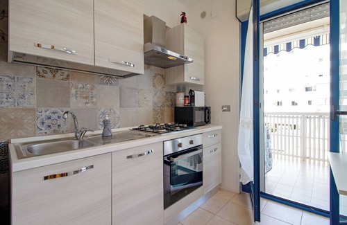 Municipio 3 Apartment | Apartment 'Oltremare' with Sea View, Wi-Fi and Air Conditioning
