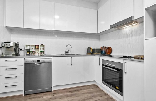 Marden Condo | Apartment on Arabella - Sleeps 4, 3 Bds, Parking