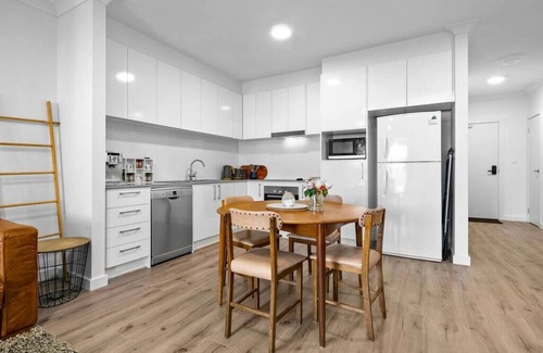 Marden Condo | Apartment on Arabella - Sleeps 4, 3 Bds, Parking