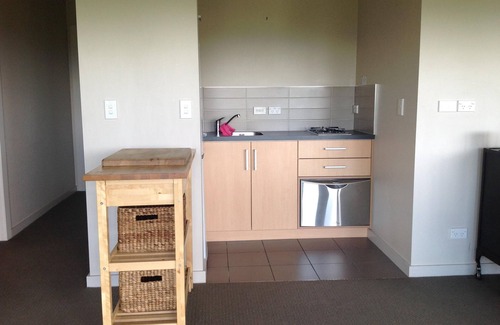 Hilltop Apartment | Apartment on Crowther