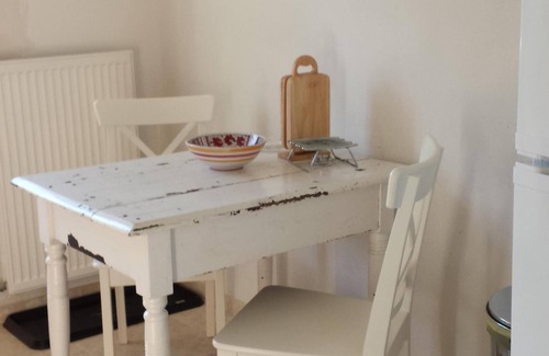 Ernsthausen Apartment | Apartment on estate with watermill and lots of nature
