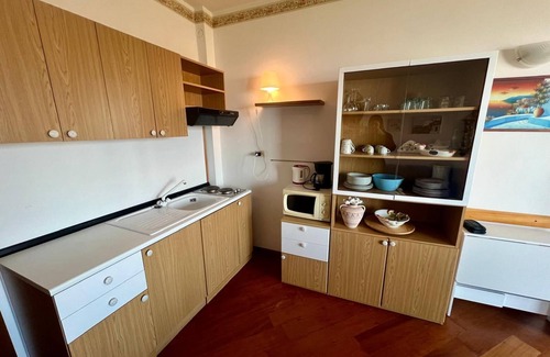 Solarolo Apartment | Apartment On the Beach Manerba del Garda with Pool, Garden & Wi-Fi