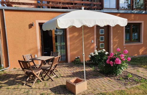 Holtendorf Apartment | Apartment on Schöps with Landskronblick