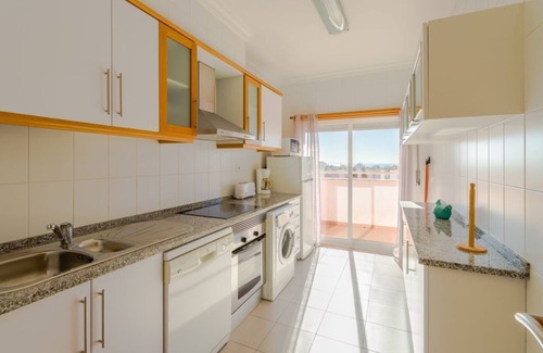 Armacao de Pera Apartment | Apartment on the outskirts of Armacao de Pera with sea view.