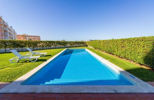 Armacao de Pera Apartment | Apartment on the outskirts of Armacao de Pera with sea view.