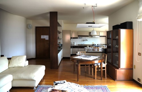 Lovere Apartment | Apartment on the 1st floor, detached, lake view, at the threshold of the forest.