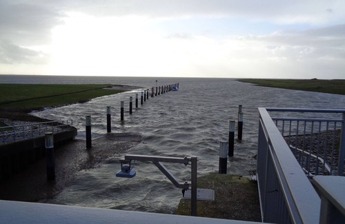 Friedrichskoog Apartment | Apartment on the North Sea at low tide and high tide