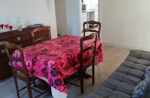 Le Mans Apartment | Apartment on the ground floor over-high (8 steps)