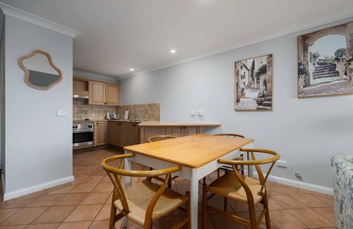 Bathurst Apartment | Apartment on William in CBD - 2 Bed, 2 Bath, Wi-Fi
