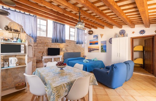 Cornino Apartment | Apartment "Open Space Sul Mare" with Sea View, 3 Terraces and Wi-Fi