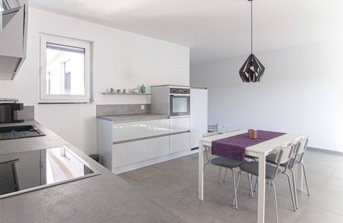 Orscholz Apartment | Apartment 'Orscholz' with Balcony and Wi-Fi