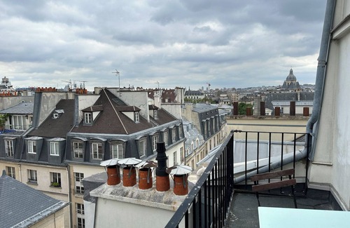 Saint-Victor Apartment | Apartment overlooking Paris