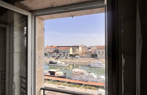 Beaucaire Apartment | Apartment overlooking the Quais de Beaucaire