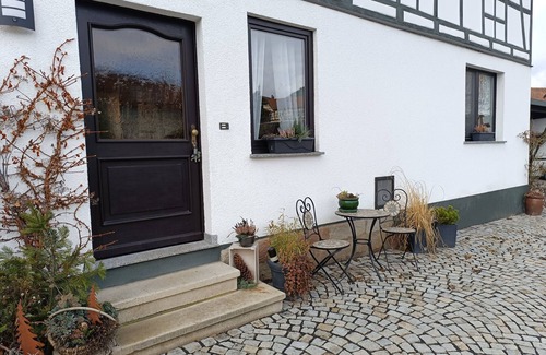 Uhlstadt - Kirchhasel Apartment | Apartment 'Papperitz' with Mountain View, Private Terrace and Wi-Fi