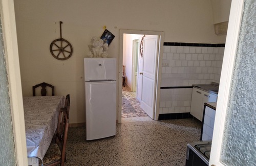 San Donato di Lecce Apartment | Apartment 'Palazzo Costantini - Gerbera' with Shared Terrace, Wi-Fi and Air Conditioning