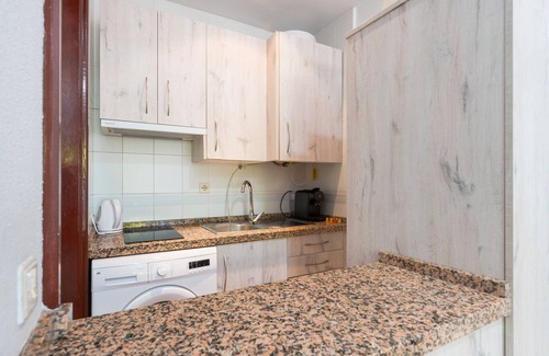 Parque Alcosa Apartment | Apartment 'Palacio De Congresos' with Shared Pool, Wi-Fi and Air Conditioning