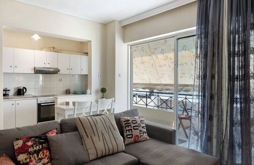 Athens Apartment | Apartment 'Pallada' with Balcony, Wi-Fi and Air Conditioning