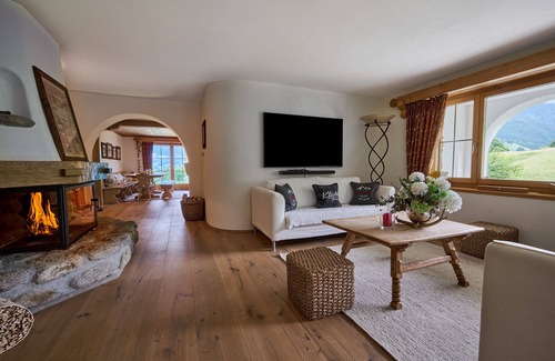 Klosters-Serneus Apartment | Apartment 'Panorama' with Mountain View, Private Terrace and Wi-Fi