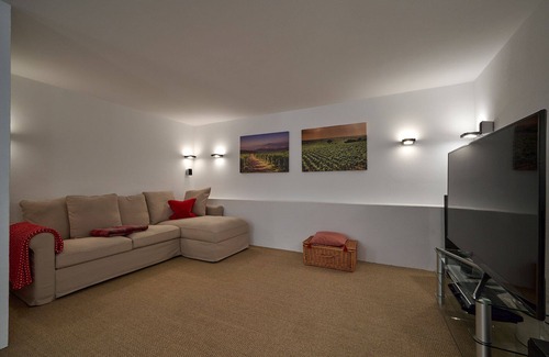 Klosters-Serneus Apartment | Apartment 'Panorama' with Mountain View, Private Terrace and Wi-Fi