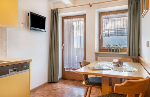 Chifa Apartment | Apartment 'Panoramablick' with Mountain View, Shared Garden and Wi-Fi