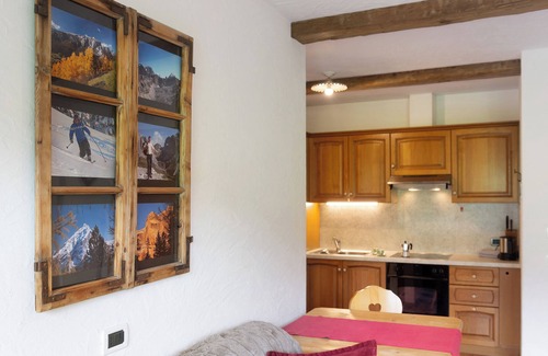 Pedraces Apartment | Apartment 'Paracia App La Vedla' with Sea View, Shared Garden and Wi-Fi