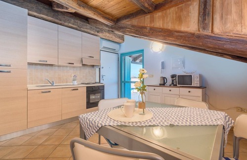 Gedici Apartment | Apartment Paradise with shared Pool and Tennis Court near Poreč