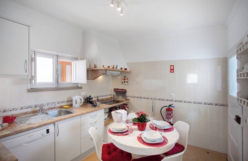 Banzao Apartment | Apartment 'Páteo Da Várzea 4' with Shared Garden and Wi-Fi