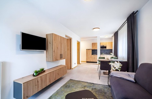 Lagundo Apartment | Apartment 'Pauli 5' with Mountain View, Shared Garden and Wi-Fi