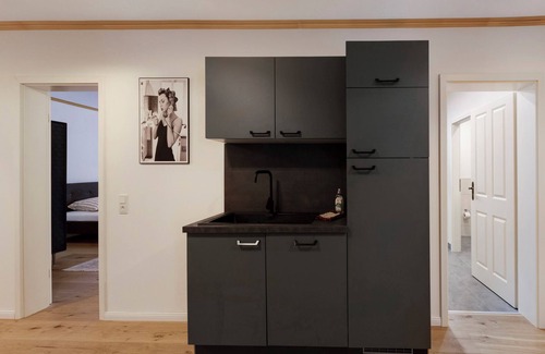 Querfurt Apartment | Apartment 'Pauline' with Shared Pool, Shared Terrace and Wi-Fi