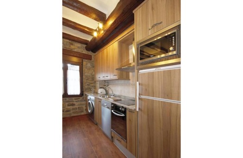 Borrastre Apartment | Apartment 'Peña Roya' with Mountain View, Shared Garden and Wi-Fi