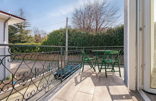 Arona Apartment | Apartment 'Peperoncino' with Balcony, Wi-Fi and Air Conditioning