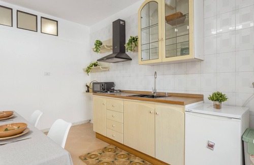 Misilmeri Apartment | Apartment 'Peppa' with Balcony and Wi-Fi