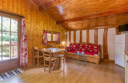 Vaulnaveys-le-Bas Apartment | Apartment 'Perce Neige' with Mountain View, Wi-Fi and Air Conditioning