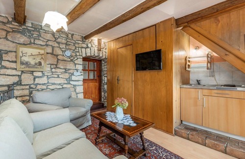 Peresiji Apartment | Apartment Peresiji AUC with Shared pool