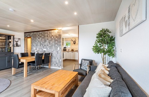 Duedinghausen Apartment | Apartment 'Perle Am Pön' with Mountain View, Private Terrace and Wi-Fi