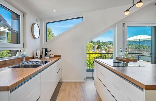 Steig Apartment | Apartment 'Pfänderblick' with Mountain View, Private Terrace and Wi-Fi