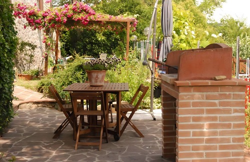 Colle di Compito Apartment | Apartment 'Piano Terra' with Shared Pool, Wi-Fi and Air Conditioning