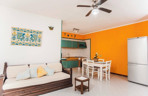 Villa San Pietro Apartment | Apartment Piccola casa Marina near the Beach with A/C & Garden
