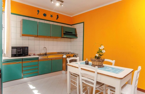 Villa San Pietro Apartment | Apartment Piccola casa Marina near the Beach with A/C & Garden
