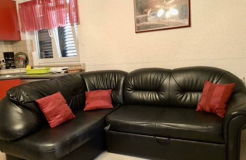 Nin Apartment | Apartment Pine with shared hot tub