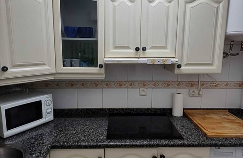 Leon XIII-Los Naranjos Apartment | Apartment 'Piso Próximo Basílica Macarena' with Wi-Fi and Air Conditioning