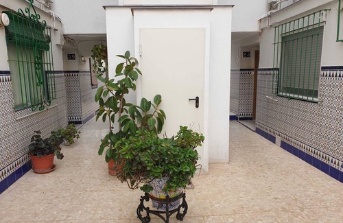 Leon XIII-Los Naranjos Apartment | Apartment 'Piso Próximo Basílica Macarena' with Wi-Fi and Air Conditioning