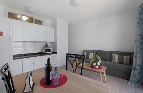 Alojera Apartment | Apartment 'Playa Azul - 6' with Sea View, Private Terrace and Wi-Fi