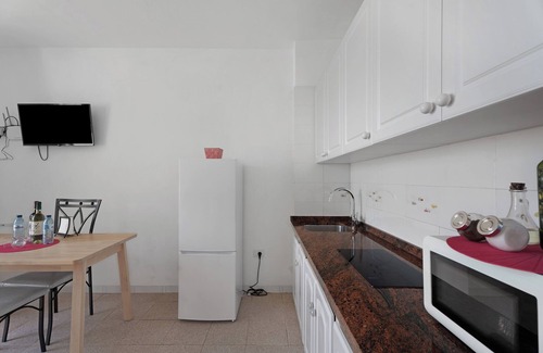 Alojera Apartment | Apartment 'Playa Azul - 6' with Sea View, Private Terrace and Wi-Fi