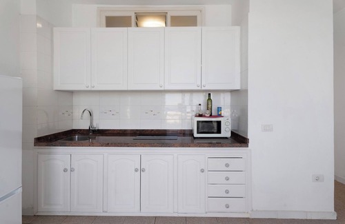 Alojera Apartment | Apartment 'Playa Azul - 8' with Sea Views, Private Terrace and Wi-Fi